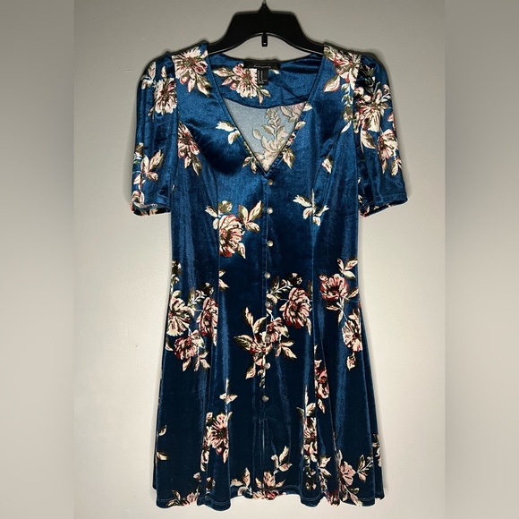 Forever 21 Dresses & Skirts - Forever 21 - Velvet Dress
